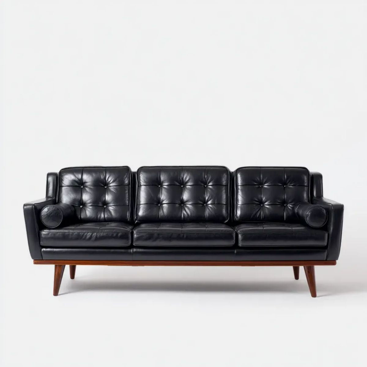 Trzyosobowa sofa z tapicerką PU i drewnianymi nogami, czarna/brązowa, 210 x 85 x 85 cm